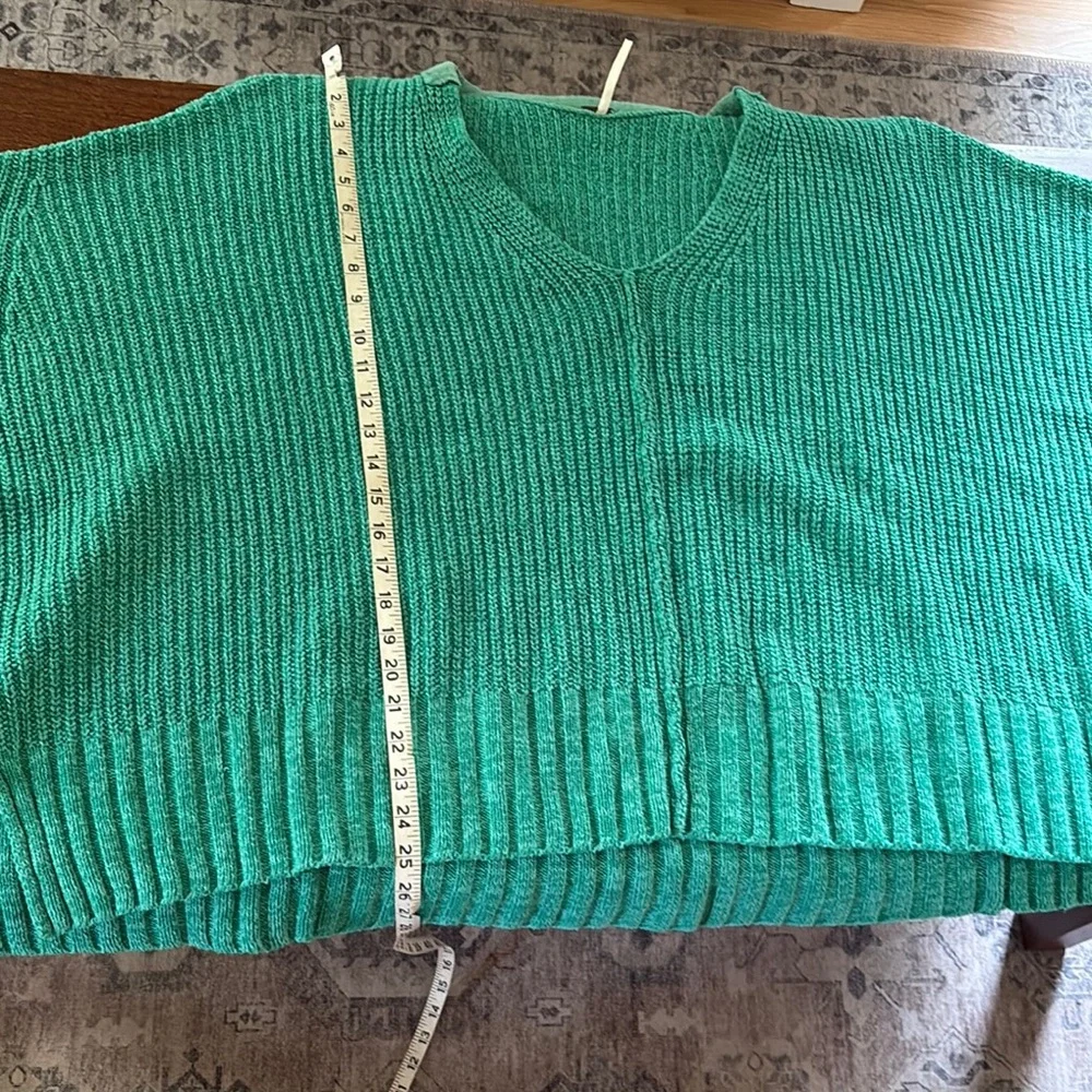 Free People Oversized Green V-Neck Chunky Knit Sweater Med/Large - Picture 5 of 15